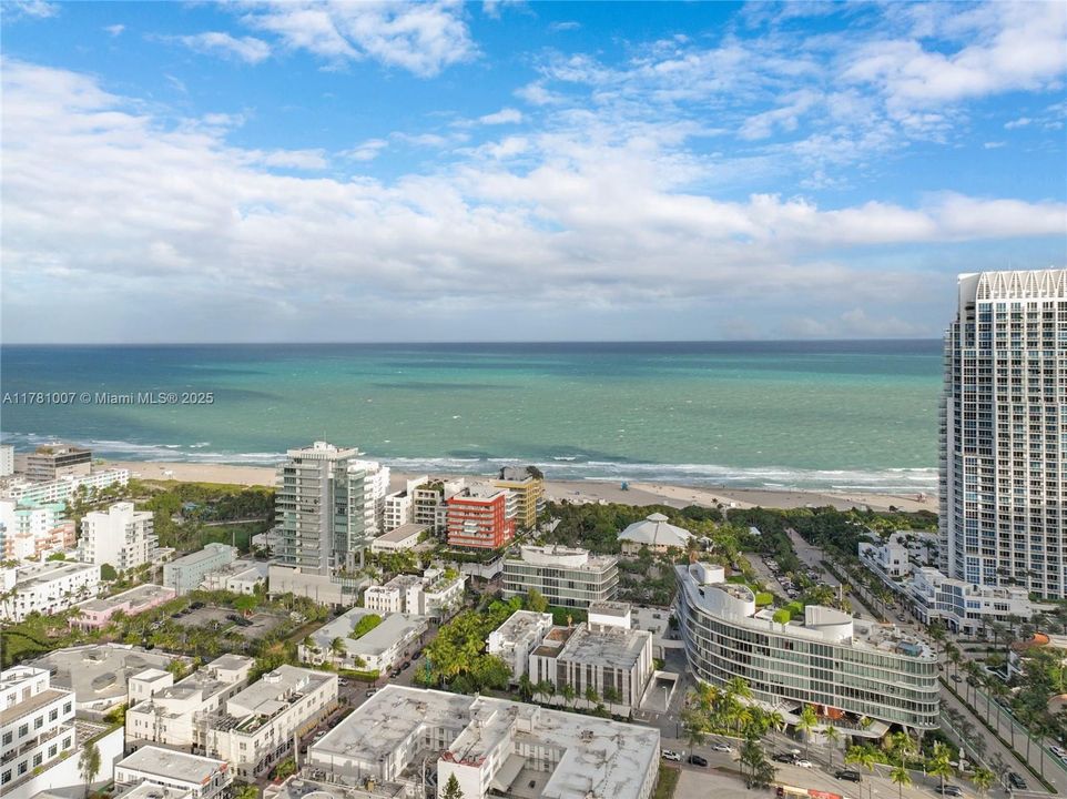 Recently Sold: $2,250,000 (3 beds, 2 baths, 2340 Square Feet)