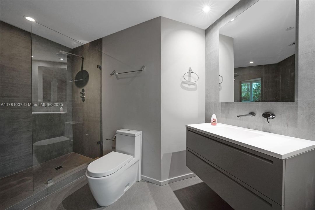 Recently Sold: $2,250,000 (3 beds, 2 baths, 2340 Square Feet)