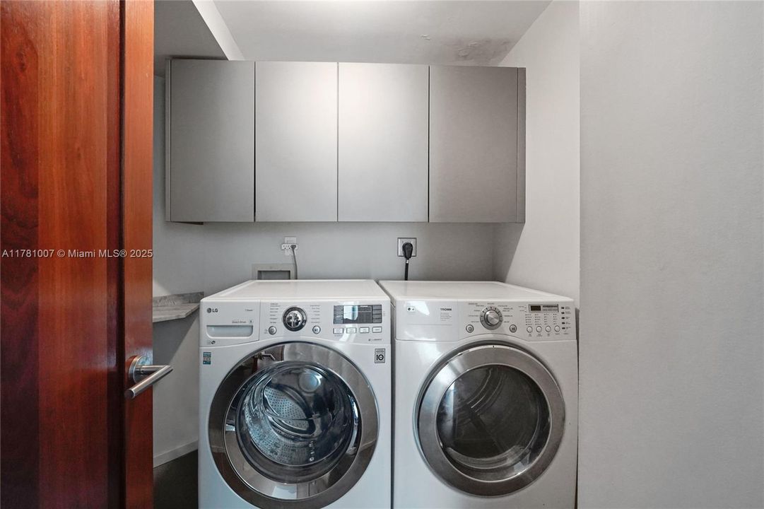 Recently Sold: $2,250,000 (3 beds, 2 baths, 2340 Square Feet)