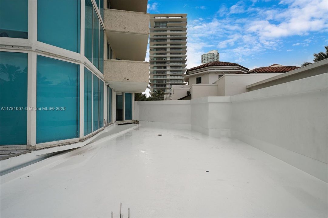 Recently Sold: $2,250,000 (3 beds, 2 baths, 2340 Square Feet)