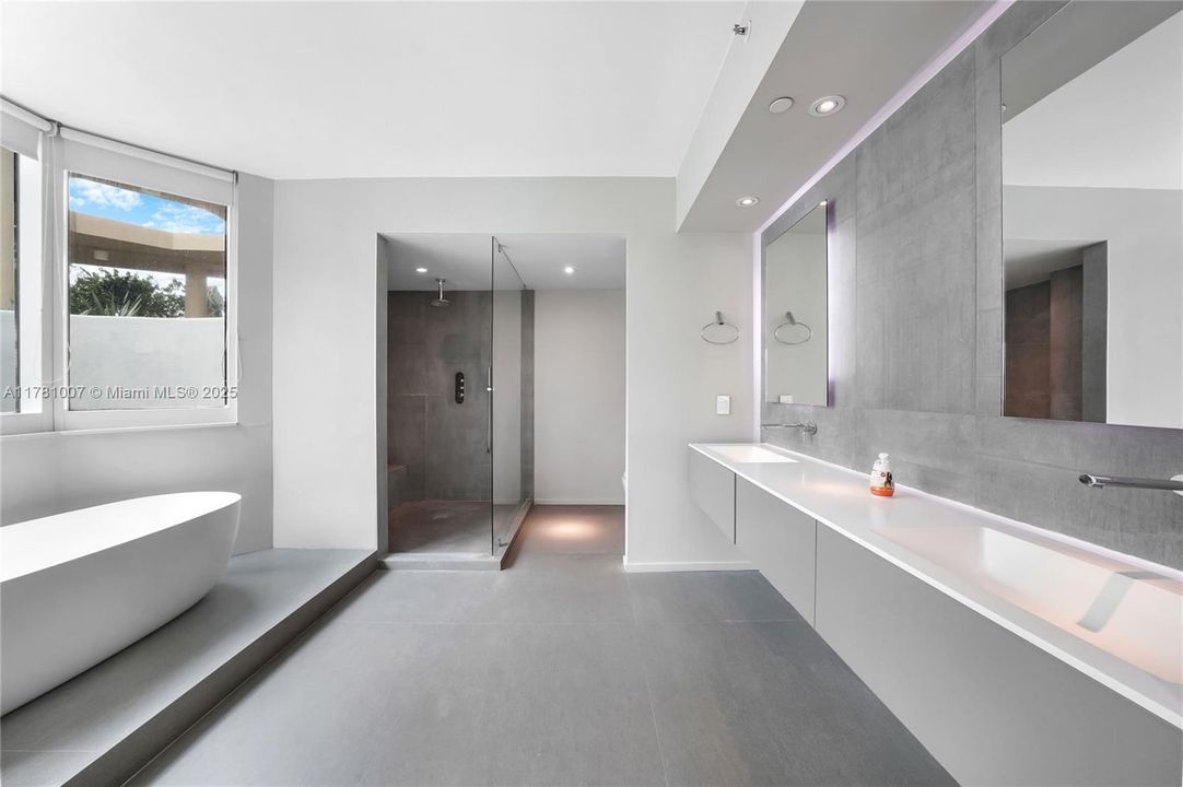 Recently Sold: $2,250,000 (3 beds, 2 baths, 2340 Square Feet)