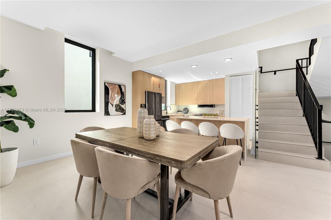 En Venta: $1,347,000 (3 camas, 3 baños, 2306 Pies cuadrados)