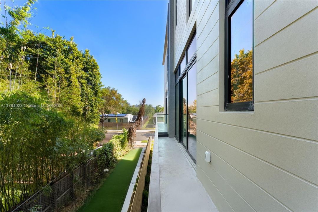 En Venta: $1,347,000 (3 camas, 3 baños, 2306 Pies cuadrados)