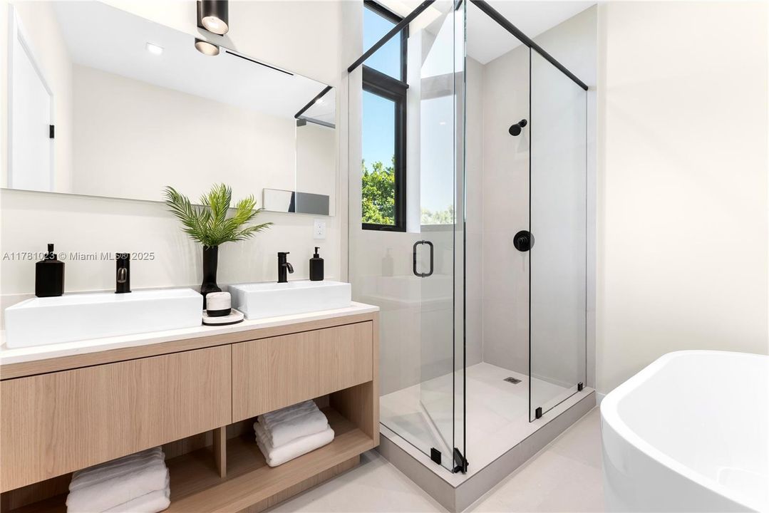 En Venta: $1,347,000 (3 camas, 3 baños, 2306 Pies cuadrados)