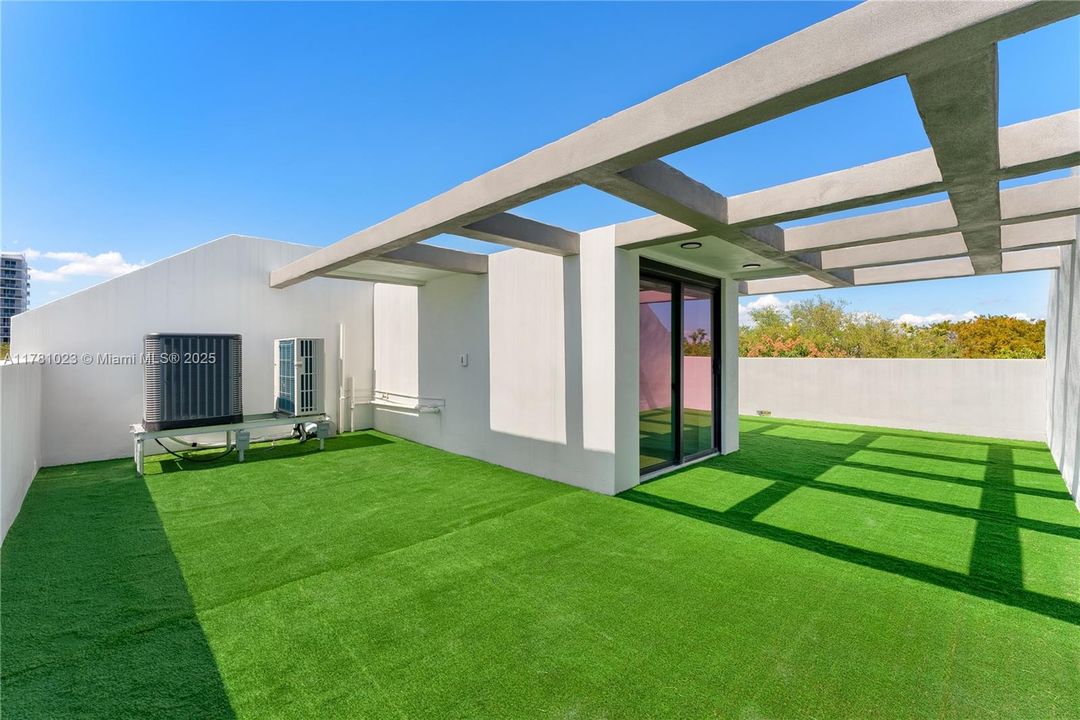 En Venta: $1,347,000 (3 camas, 3 baños, 2306 Pies cuadrados)