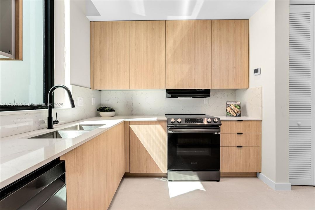 En Venta: $1,347,000 (3 camas, 3 baños, 2306 Pies cuadrados)