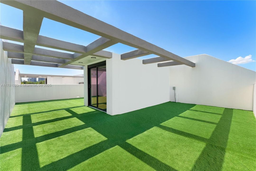 En Venta: $1,347,000 (3 camas, 3 baños, 2306 Pies cuadrados)