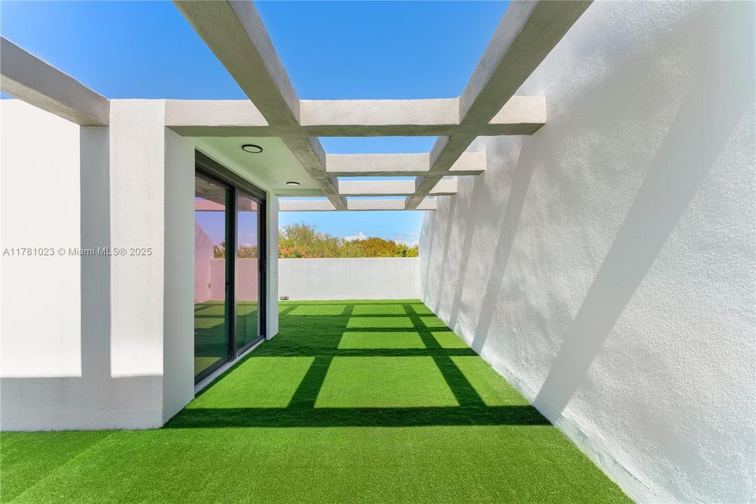 En Venta: $1,347,000 (3 camas, 3 baños, 2306 Pies cuadrados)