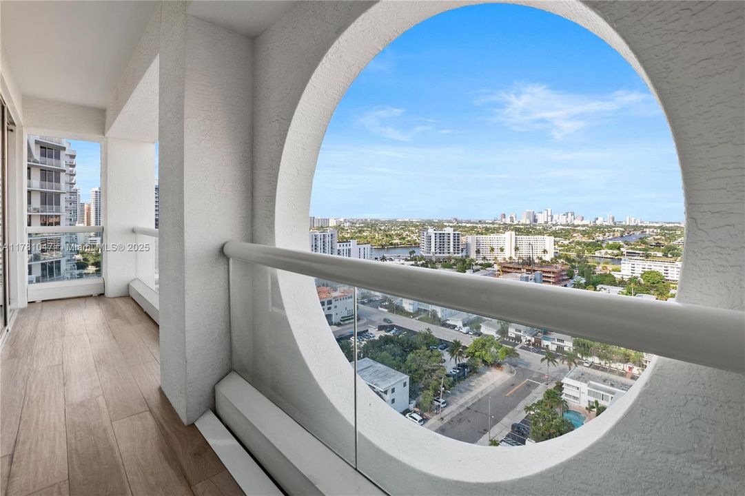 For Sale: $1,019,000 (2 beds, 2 baths, 1113 Square Feet)