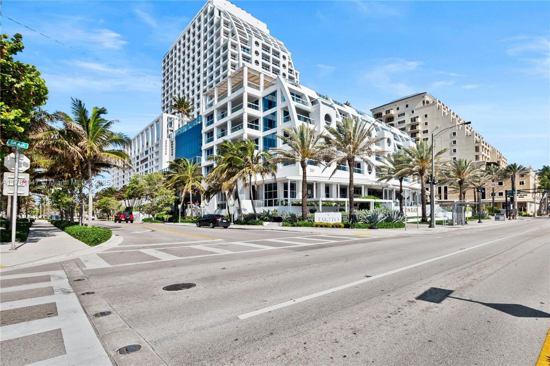 For Sale: $1,019,000 (2 beds, 2 baths, 1113 Square Feet)