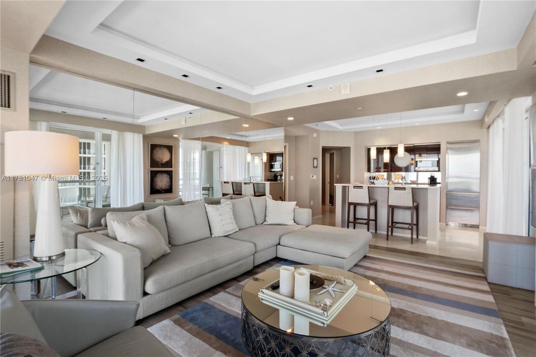 For Sale: $1,019,000 (2 beds, 2 baths, 1113 Square Feet)