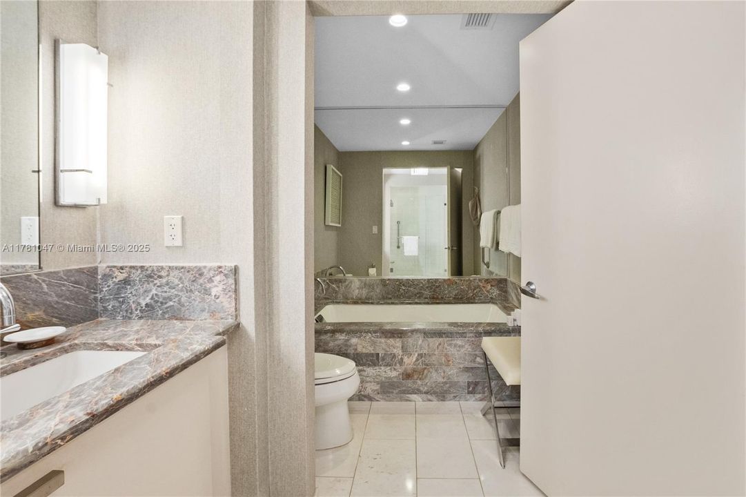 For Sale: $1,019,000 (2 beds, 2 baths, 1113 Square Feet)