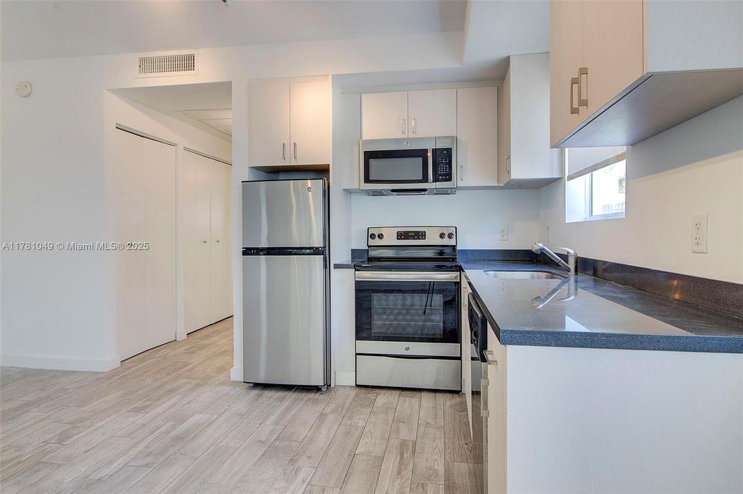 Recently Sold: $289,000 (1 beds, 1 baths, 622 Square Feet)