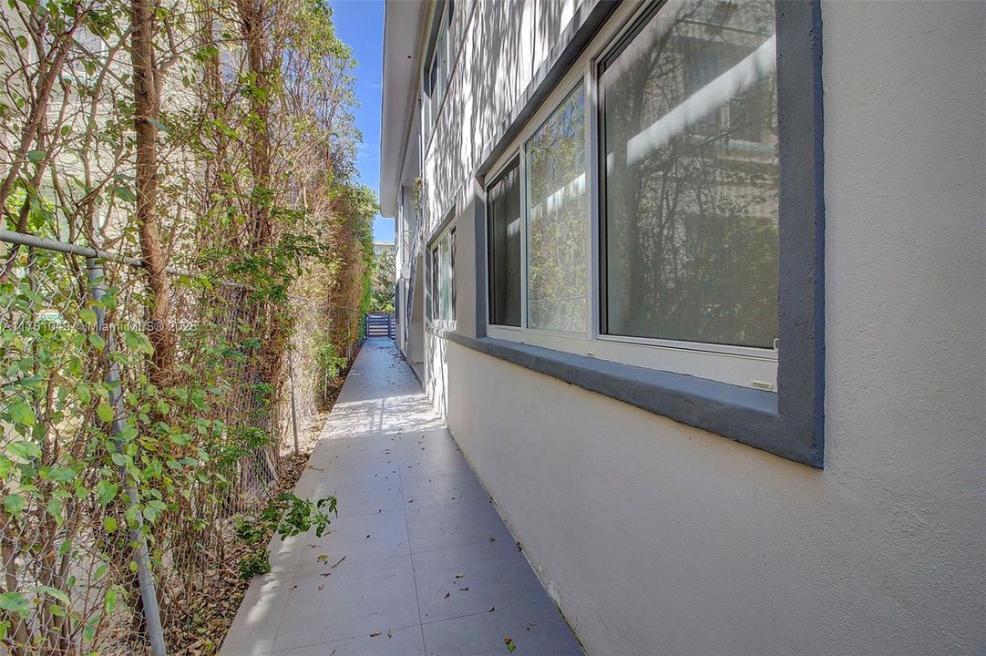 Recently Sold: $289,000 (1 beds, 1 baths, 622 Square Feet)