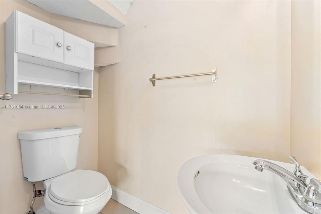 Activo con contrato: $330,000 (3 camas, 2 baños, 1624 Pies cuadrados)