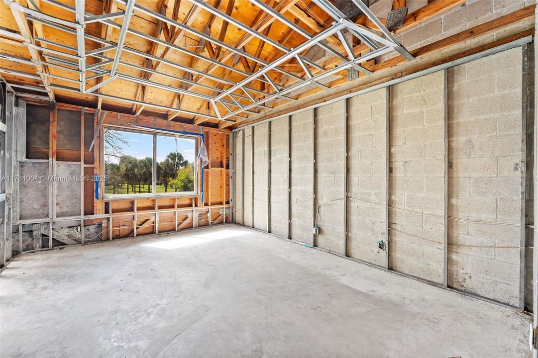 Activo con contrato: $330,000 (3 camas, 2 baños, 1624 Pies cuadrados)