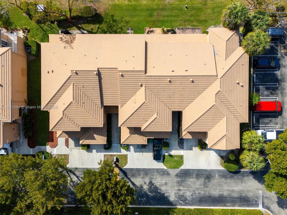 Activo con contrato: $330,000 (3 camas, 2 baños, 1624 Pies cuadrados)