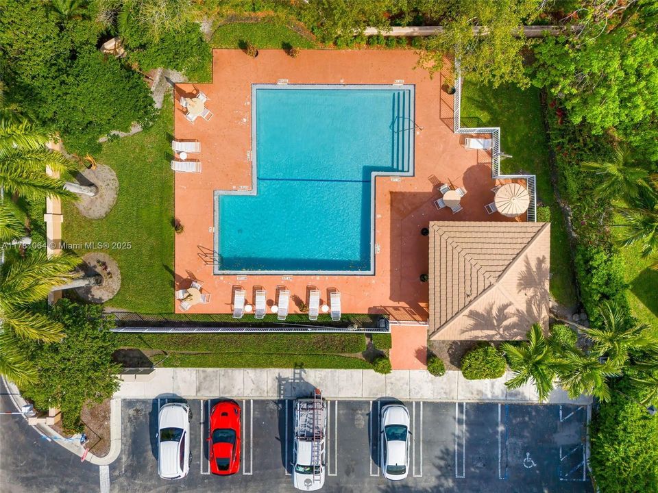 Activo con contrato: $330,000 (3 camas, 2 baños, 1624 Pies cuadrados)