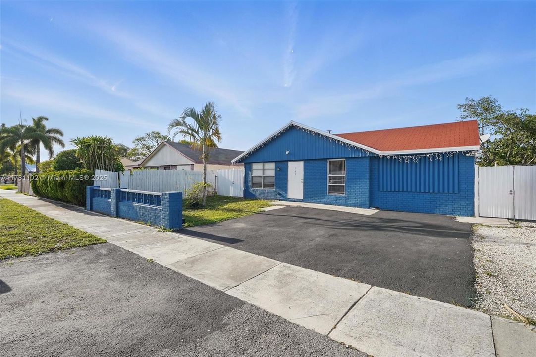 Recently Sold: $349,990 (4 beds, 2 baths, 1177 Square Feet)