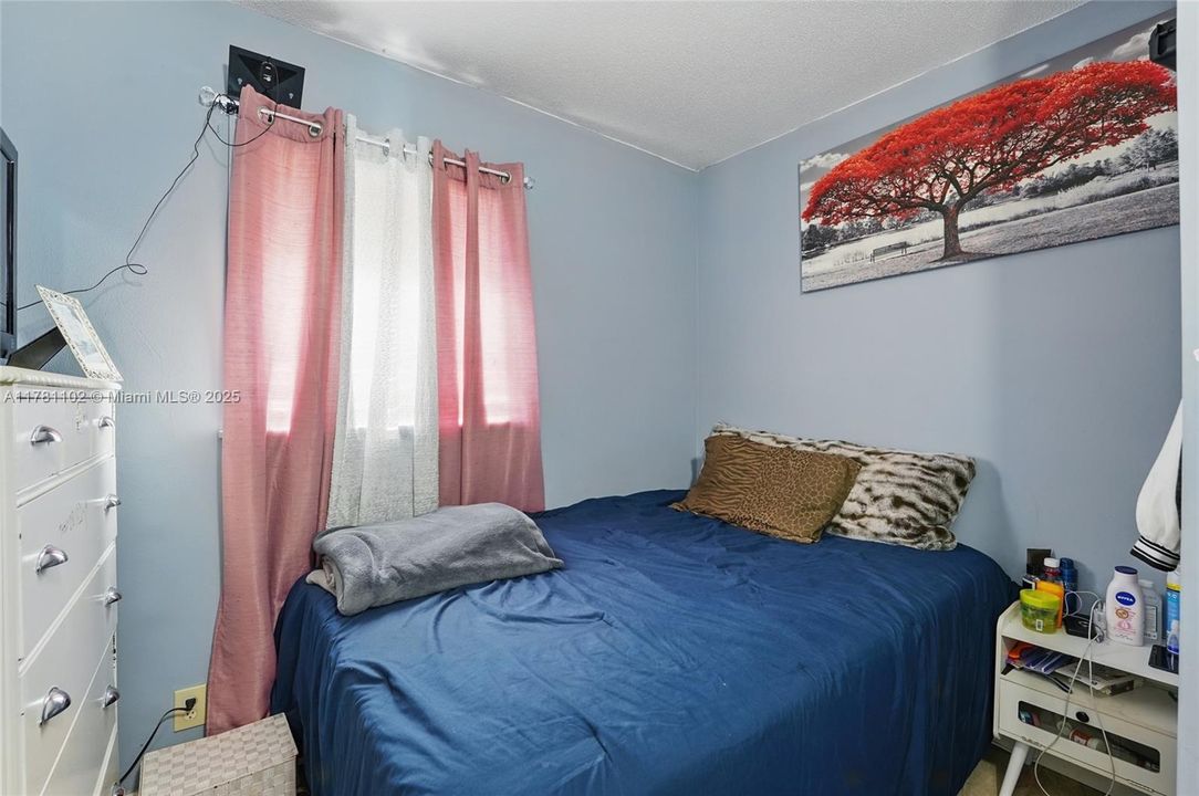 Recently Sold: $349,990 (4 beds, 2 baths, 1177 Square Feet)