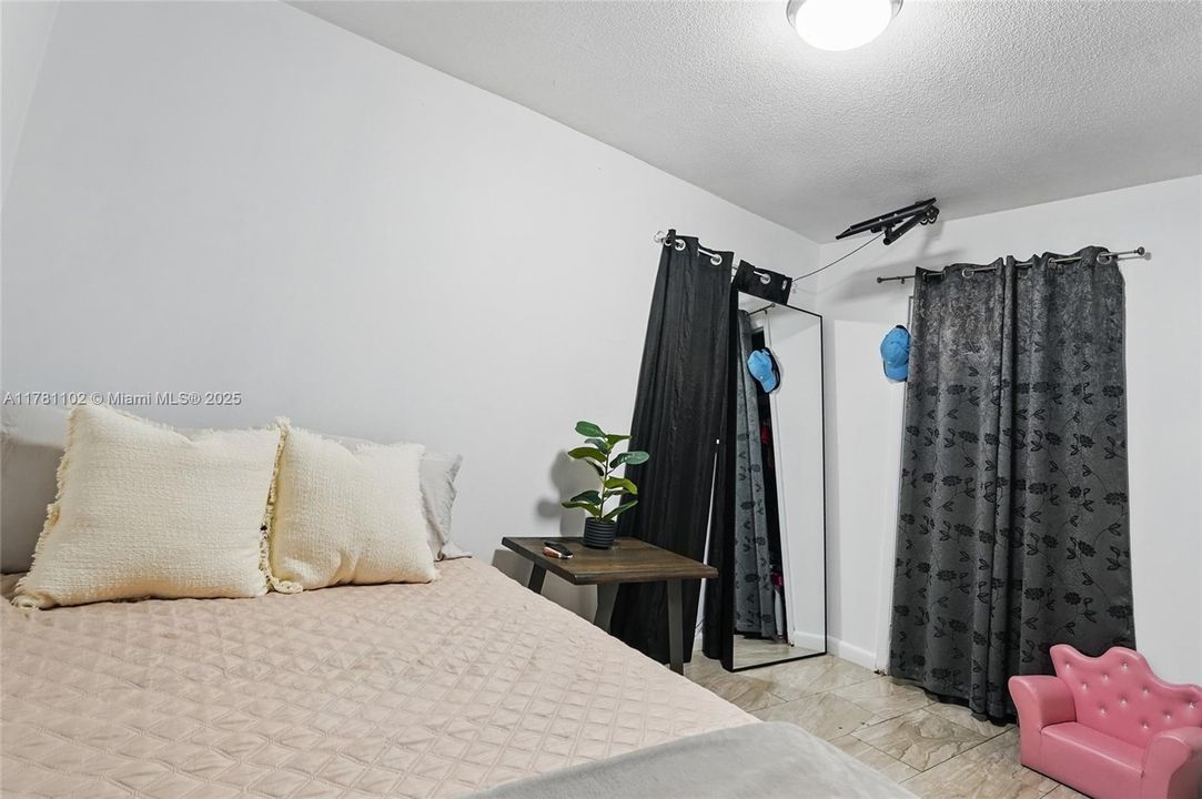 Recently Sold: $349,990 (4 beds, 2 baths, 1177 Square Feet)