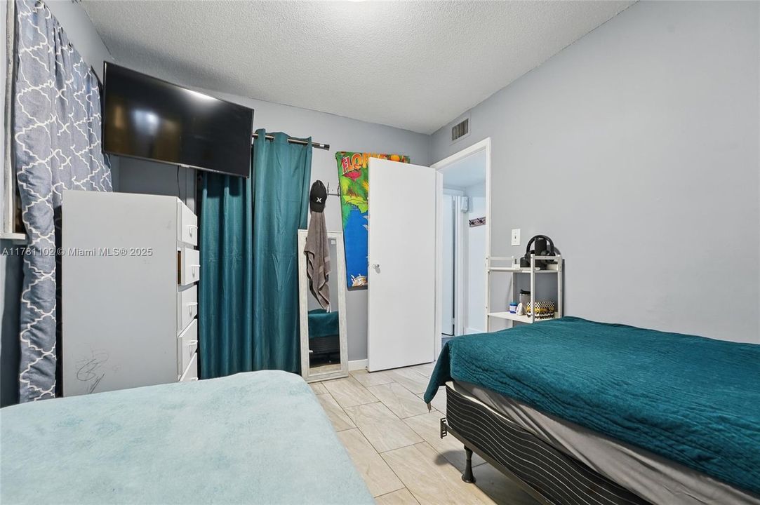 Recently Sold: $349,990 (4 beds, 2 baths, 1177 Square Feet)