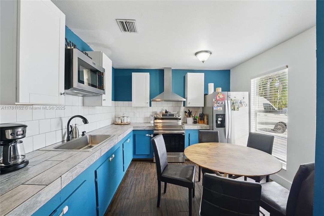 Recently Sold: $349,990 (4 beds, 2 baths, 1177 Square Feet)