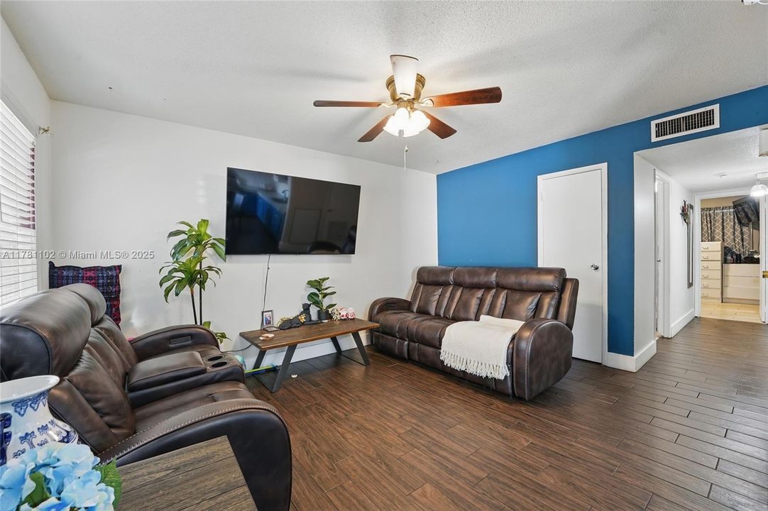 Recently Sold: $349,990 (4 beds, 2 baths, 1177 Square Feet)