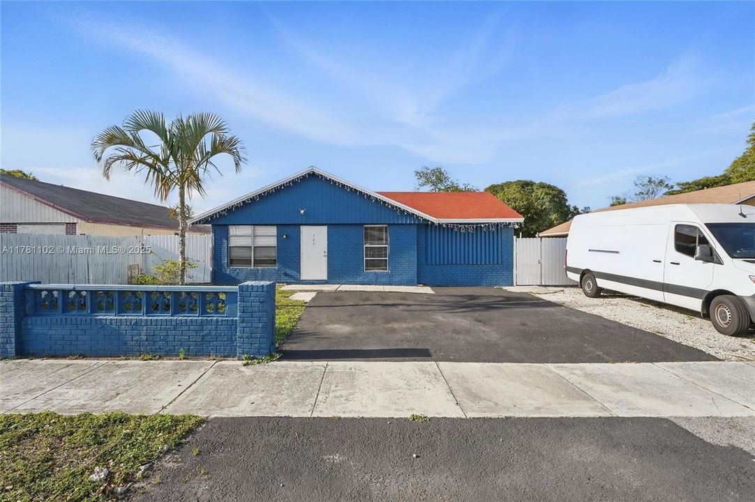 Recently Sold: $349,990 (4 beds, 2 baths, 1177 Square Feet)