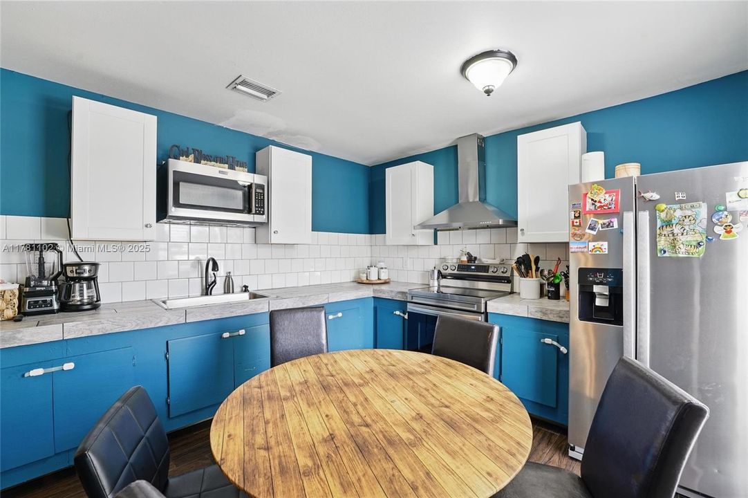 Recently Sold: $349,990 (4 beds, 2 baths, 1177 Square Feet)