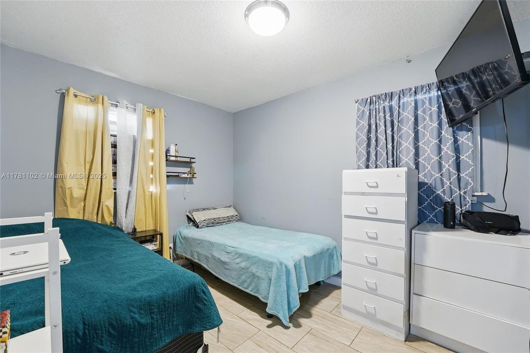 Recently Sold: $349,990 (4 beds, 2 baths, 1177 Square Feet)