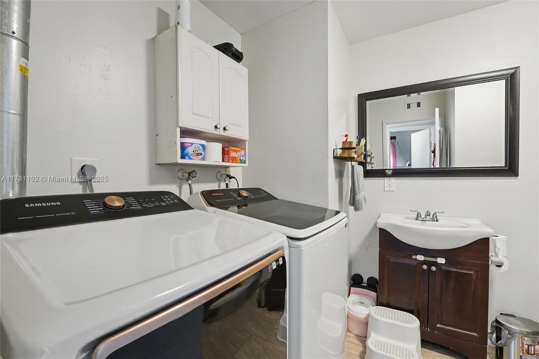 Recently Sold: $349,990 (4 beds, 2 baths, 1177 Square Feet)