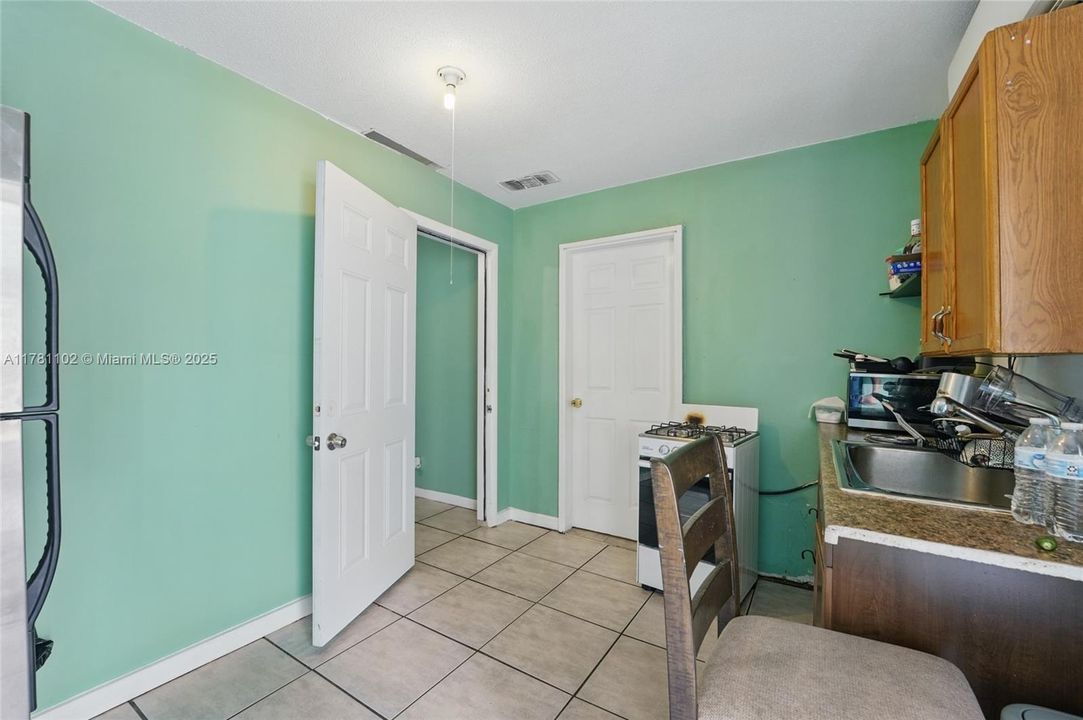 Recently Sold: $349,990 (4 beds, 2 baths, 1177 Square Feet)