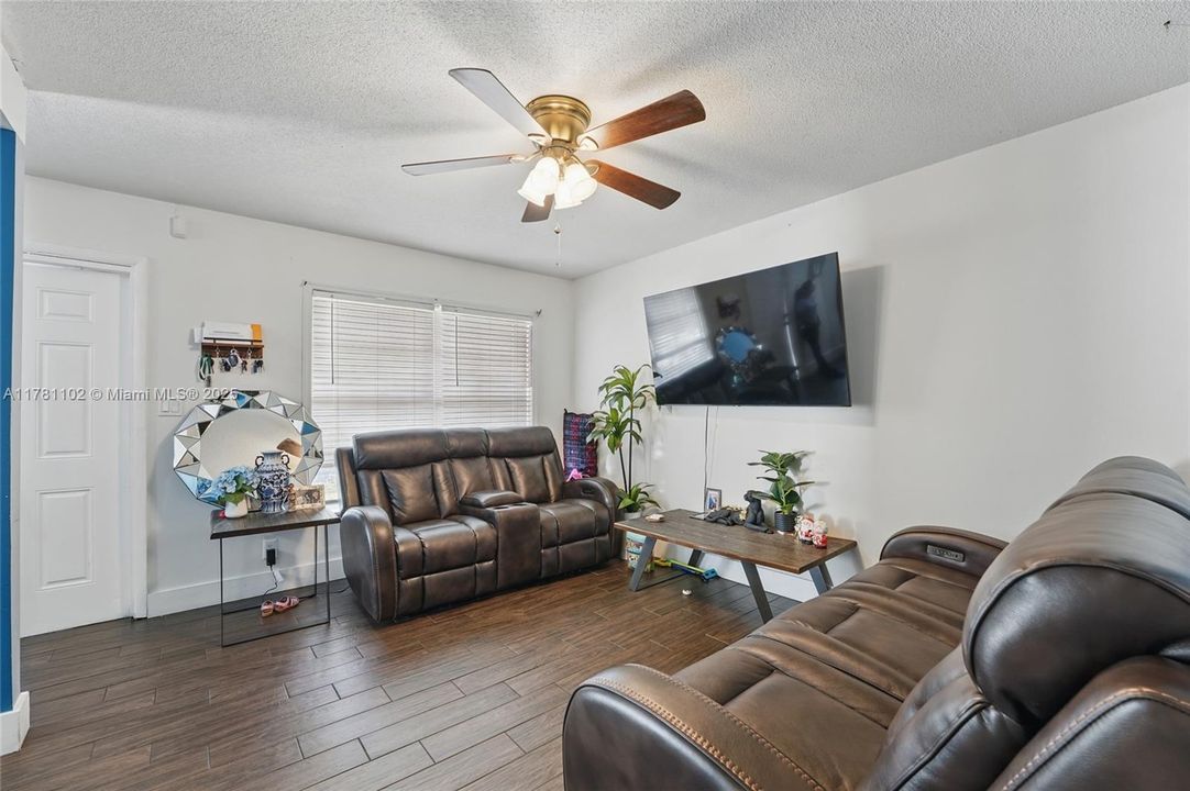 Recently Sold: $349,990 (4 beds, 2 baths, 1177 Square Feet)