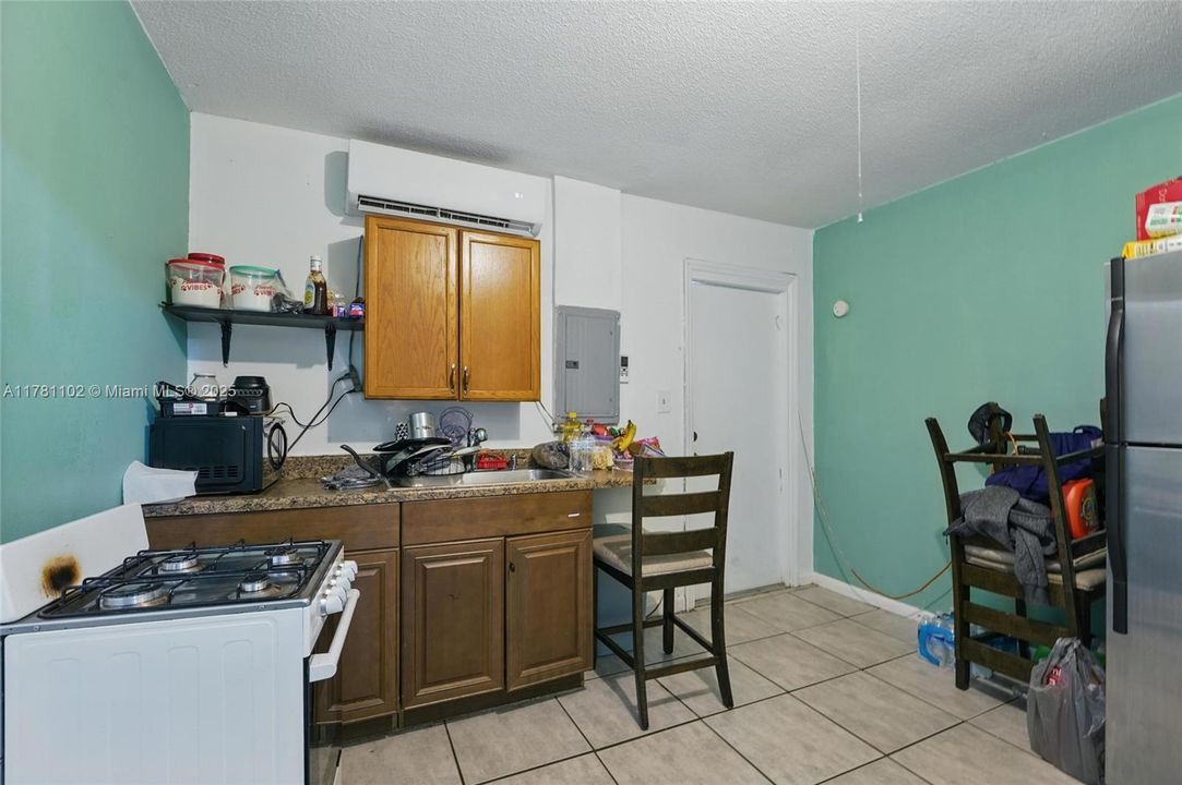 Recently Sold: $349,990 (4 beds, 2 baths, 1177 Square Feet)