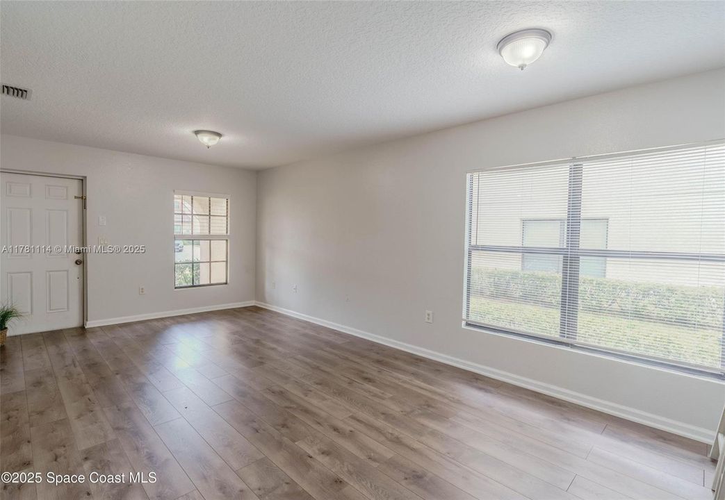 待售: $287,000 (3 贝兹, 2 浴室, 0 平方英尺)