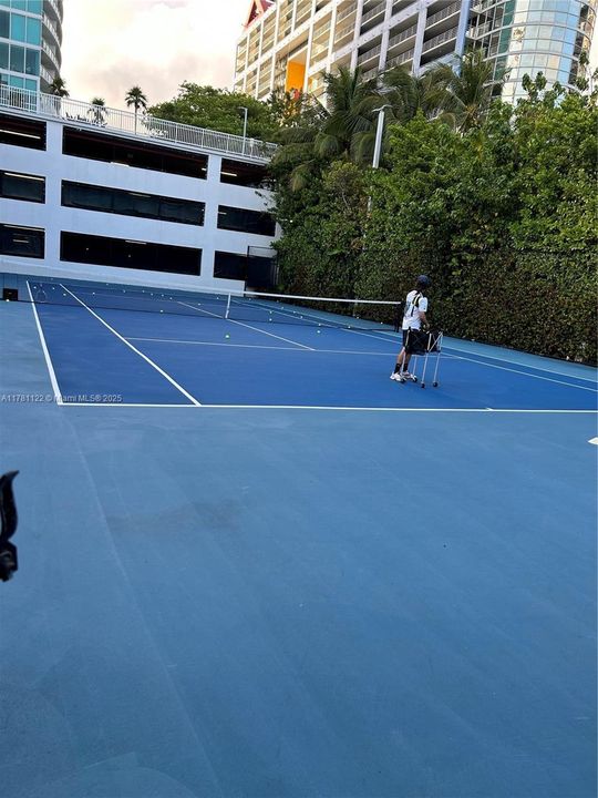 待售: $485,000 (1 贝兹, 1 浴室, 791 平方英尺)