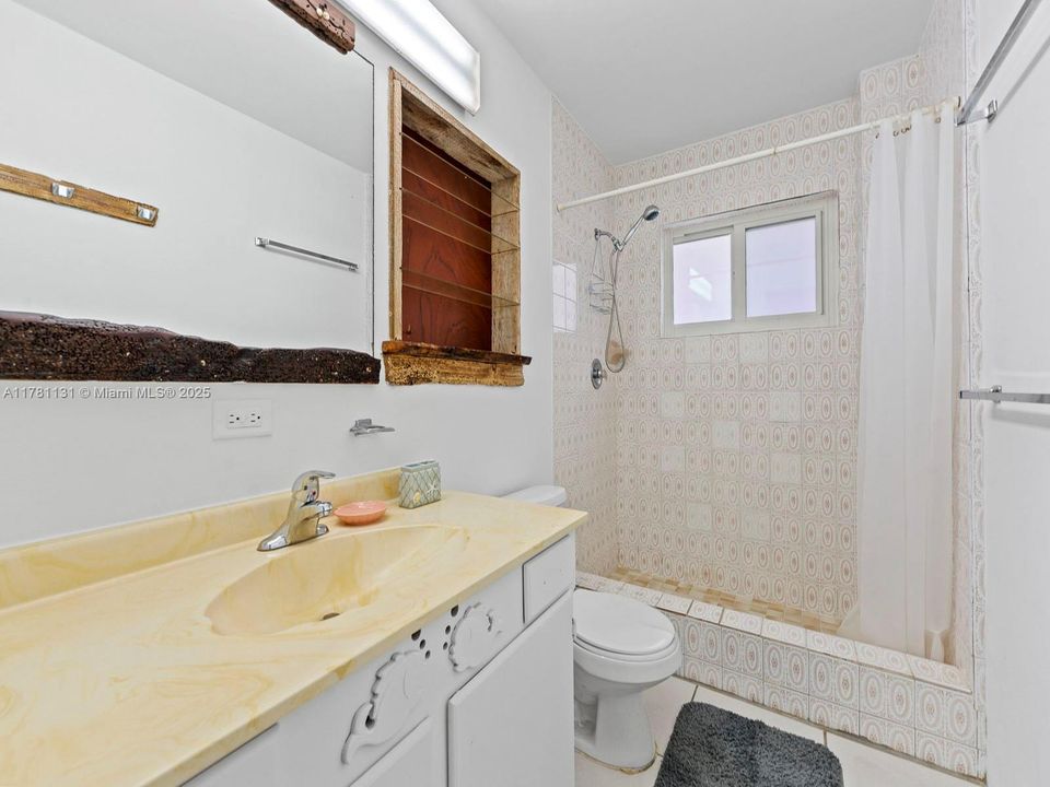 Recently Rented: $2,000 (1 beds, 1 baths, 550 Square Feet)