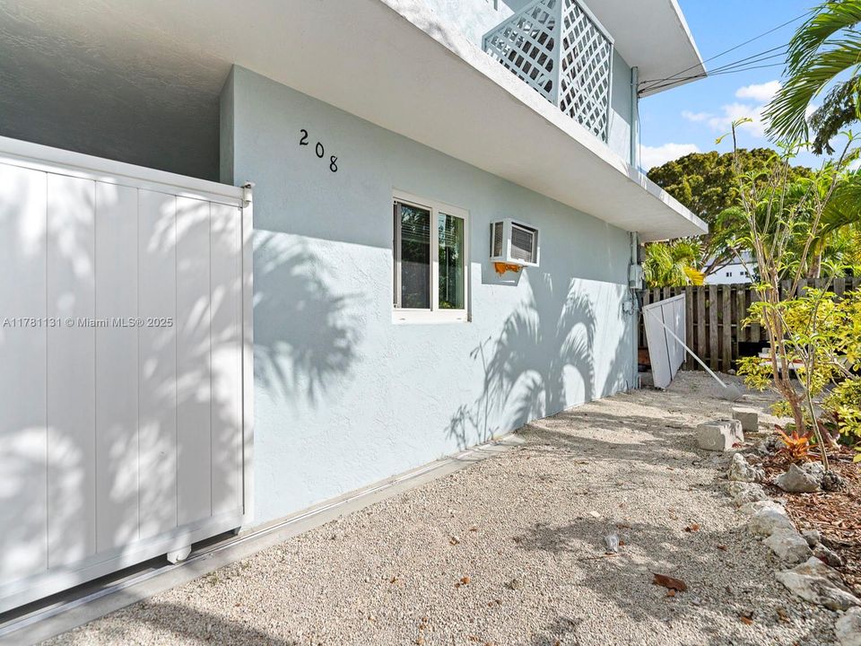 Recently Rented: $2,000 (1 beds, 1 baths, 550 Square Feet)