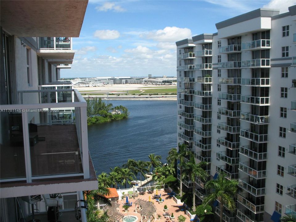 Recently Rented: $2,100 (1 beds, 1 baths, 685 Square Feet)