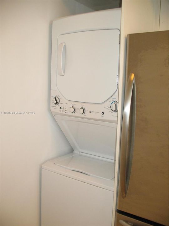 Recently Rented: $2,100 (1 beds, 1 baths, 685 Square Feet)