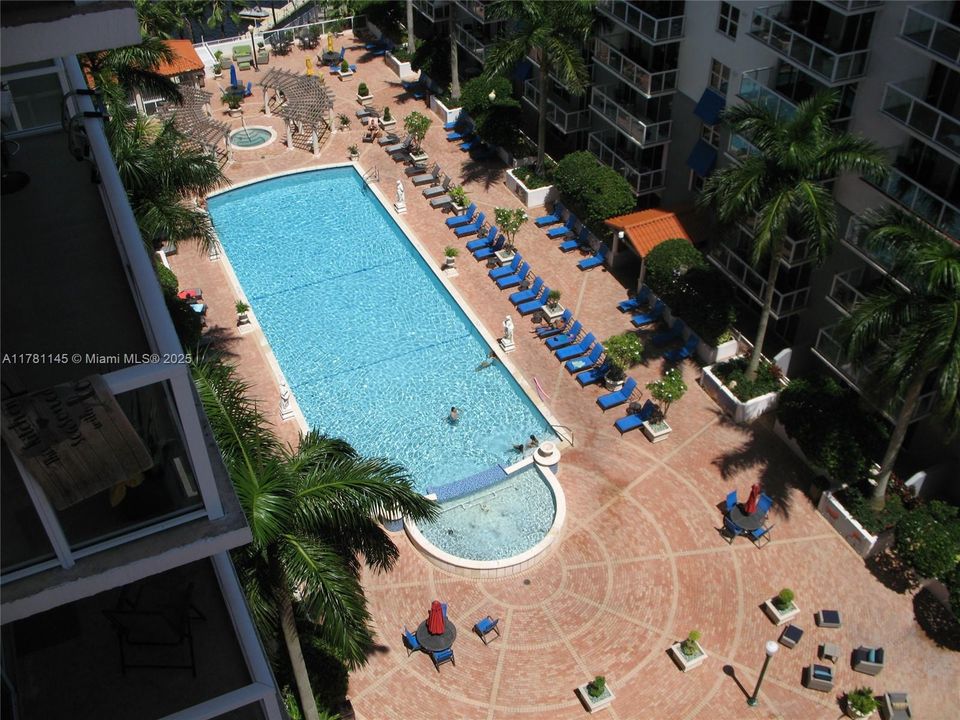 Recently Rented: $2,100 (1 beds, 1 baths, 685 Square Feet)