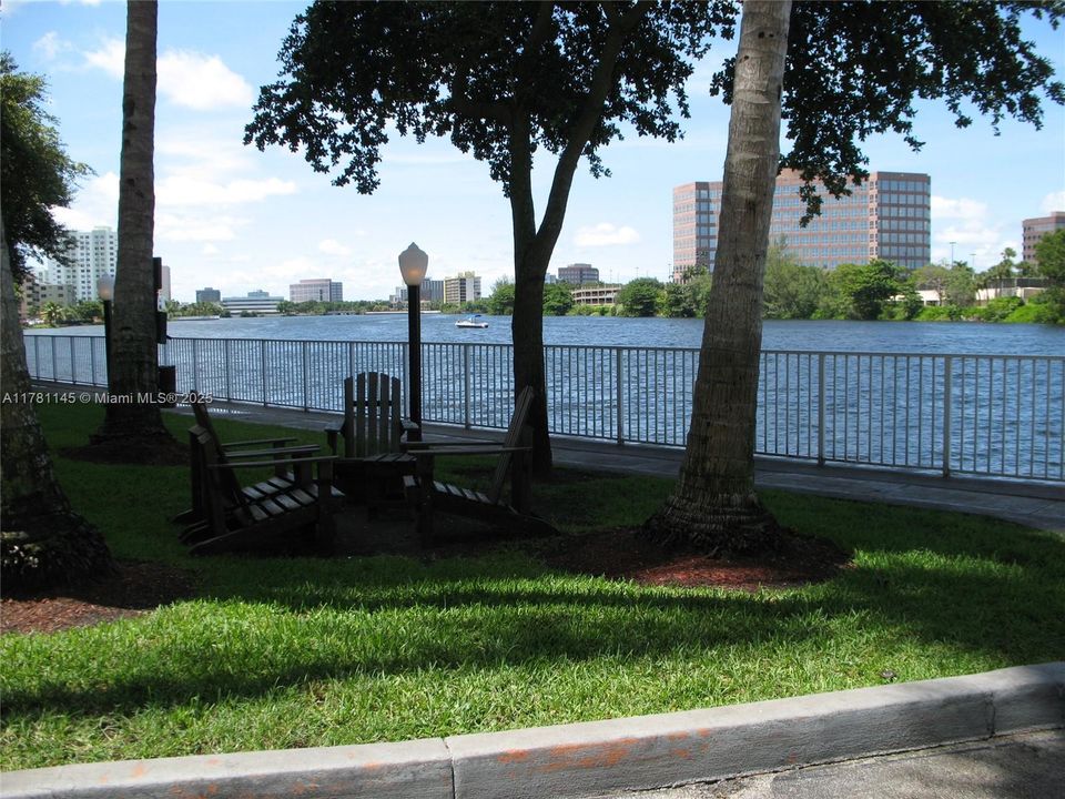 Recently Rented: $2,100 (1 beds, 1 baths, 685 Square Feet)