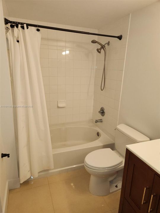 Recently Rented: $2,100 (1 beds, 1 baths, 685 Square Feet)
