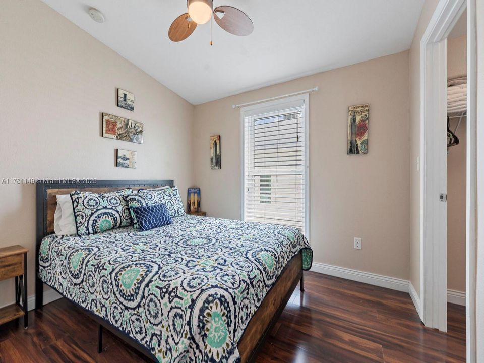 Recently Rented: $4,500 (3 beds, 3 baths, 1456 Square Feet)