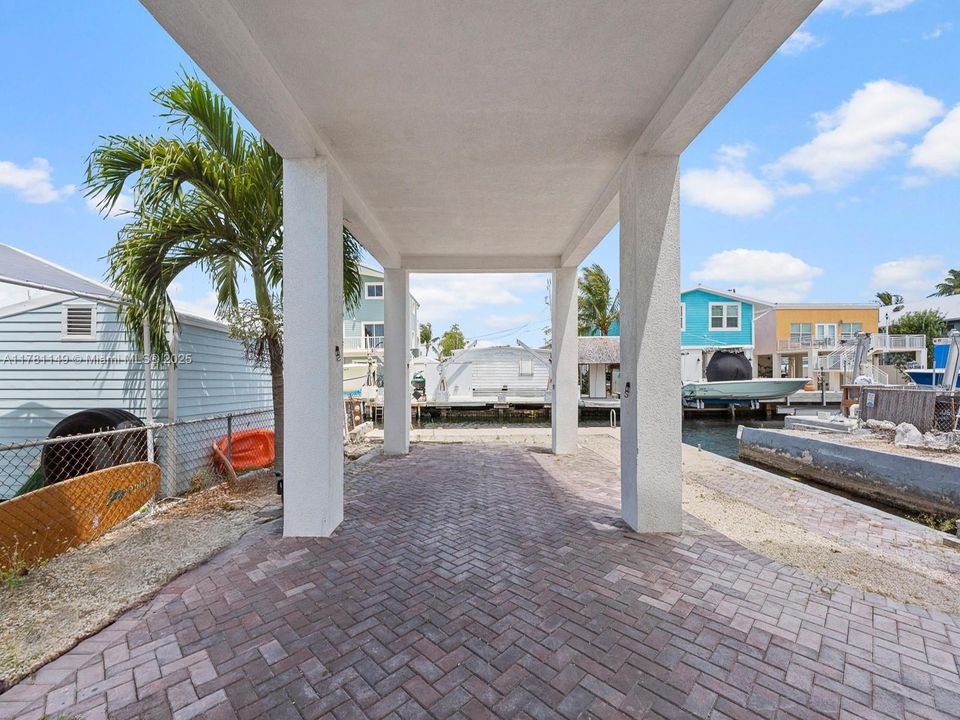 Recently Rented: $4,500 (3 beds, 3 baths, 1456 Square Feet)