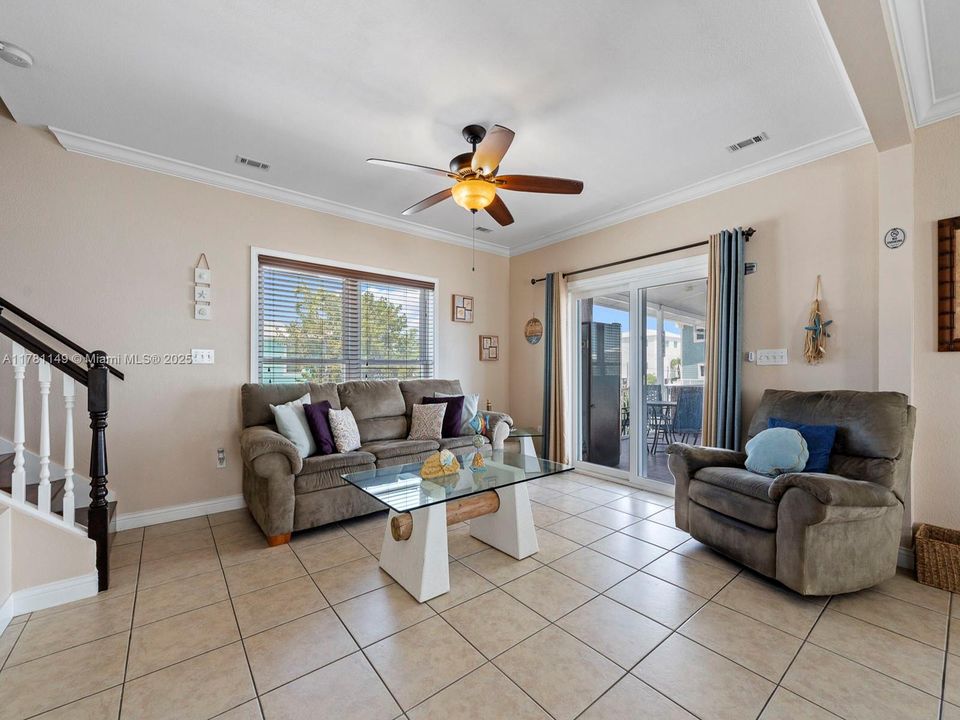 Recently Rented: $4,500 (3 beds, 3 baths, 1456 Square Feet)