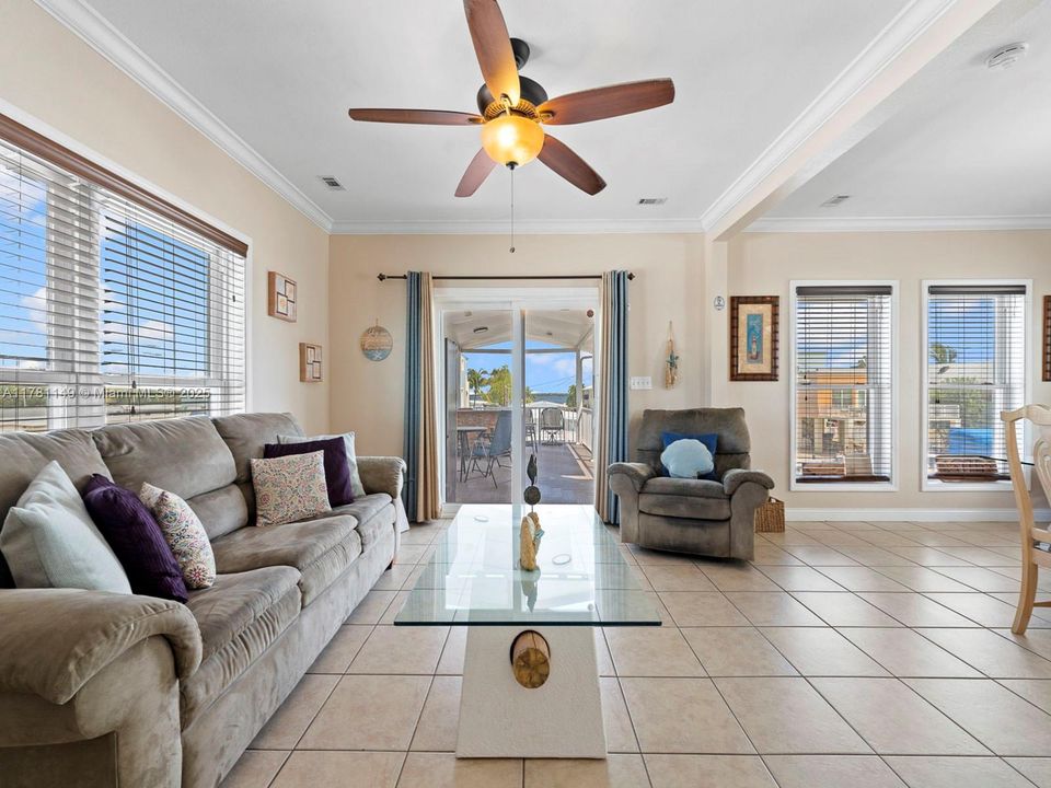 Recently Rented: $4,500 (3 beds, 3 baths, 1456 Square Feet)