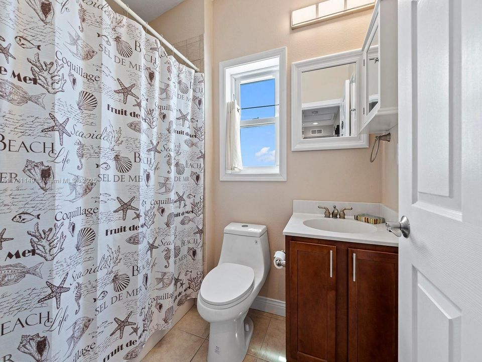 Recently Rented: $4,500 (3 beds, 3 baths, 1456 Square Feet)