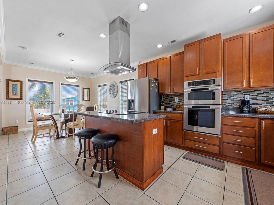 Recently Rented: $4,500 (3 beds, 3 baths, 1456 Square Feet)